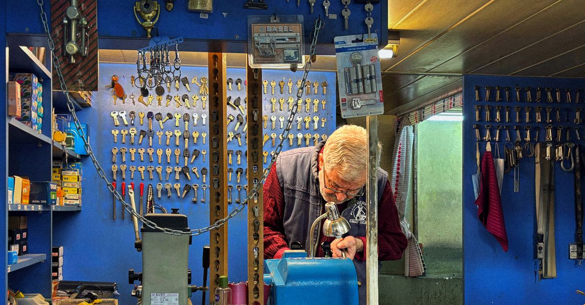 What Determines the Cost of a Locksmith Service Call? — Costa Mesa Locksmith